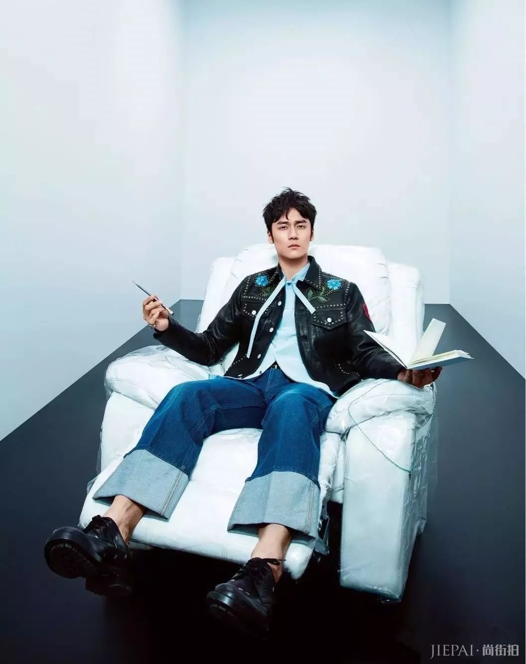 还在穿紧身裤?今秋这条“不正经”的裤子才最火!