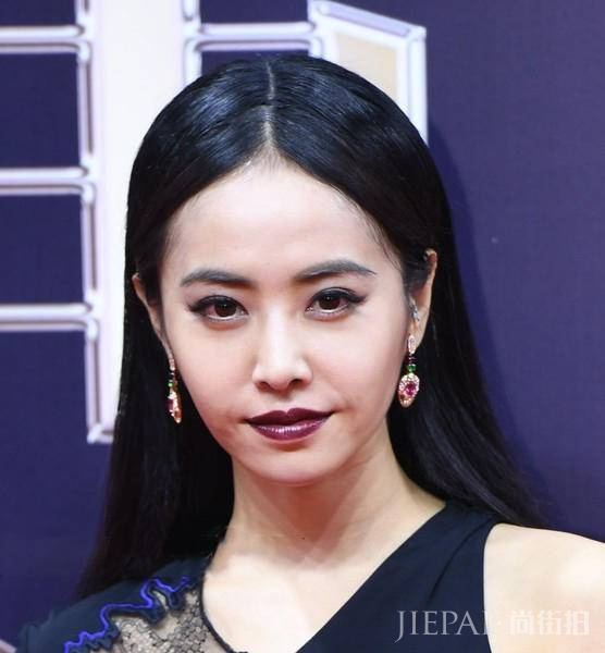 卸妆秒变巫婆？ 蔡依林baby娜扎教你万圣节“巫婆色”唇膏扮鬼