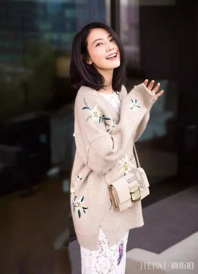 卫衣还是毛衣?秋天穿哪种才更时髦呢