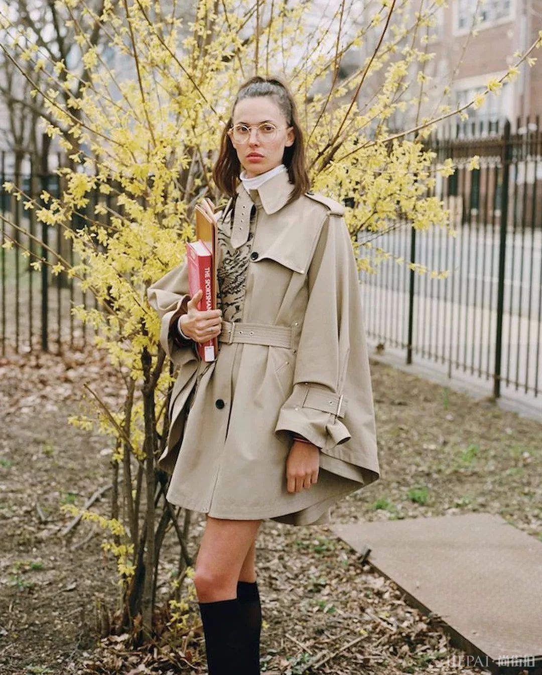 风衣+短裙！学会这几招搭配秋冬照样做腿精！！