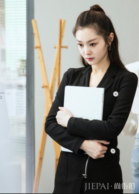 搭胡歌演《伪装者》成最美旗袍女星，新戏演技碾压baby上热搜