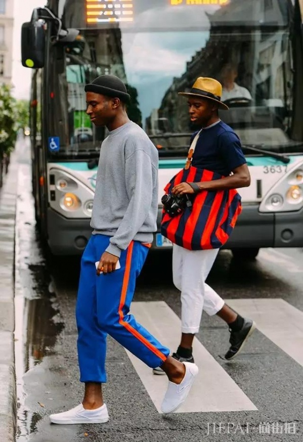 秋冬男生这样穿搭卫衣 瞬间成为真男神