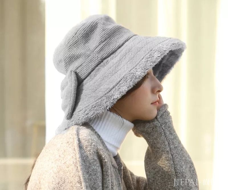 要想显脸小,帽子不可少