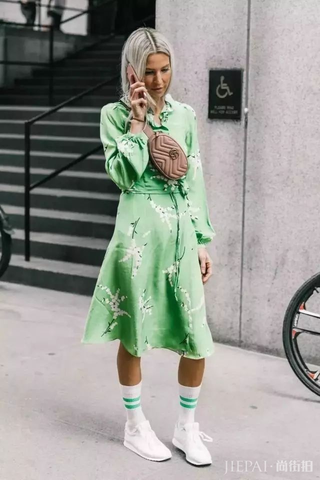 街头潮人告诉你 秋冬季度穿这6条裙子,美过一整年