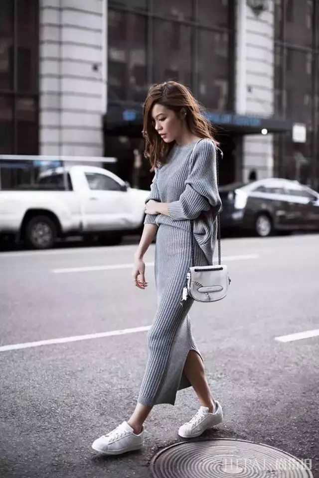 街头潮人告诉你 秋冬季度穿这6条裙子，美过一整年