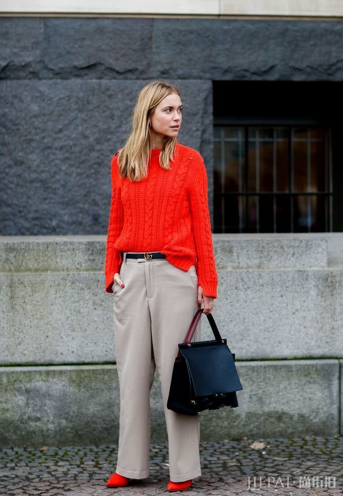 欧美街拍 秋季穿搭套头衫好看又保暖