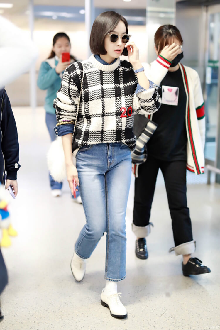 宋茜也太瘦了吧?这么紧的牛仔裤还能塞进两件厚上衣,真有90斤?