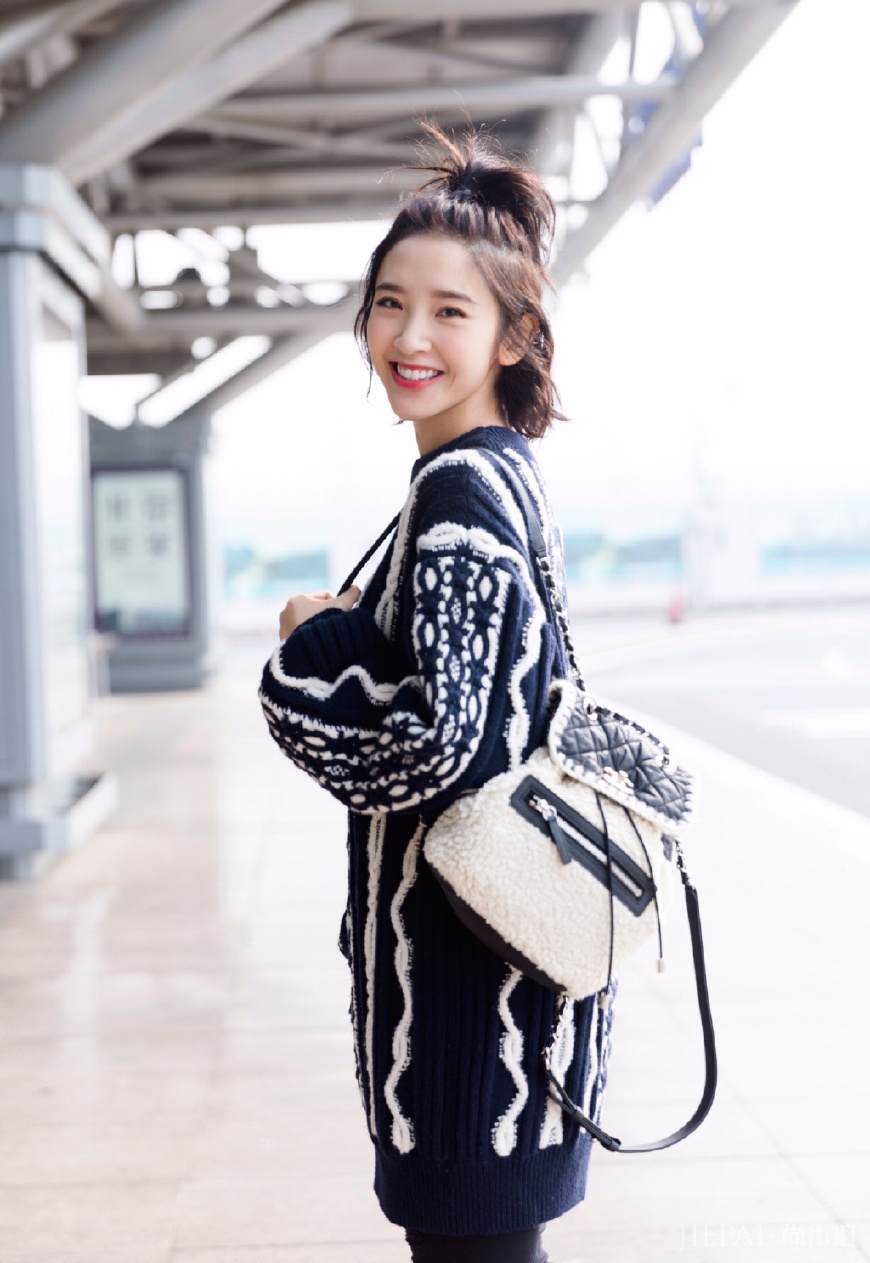 学唐艺昕秋冬这样穿衣打扮变的美美的