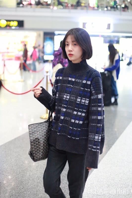 一件毛衣就让佟丽娅美成少女,这样的毛衣你喜爱吗?