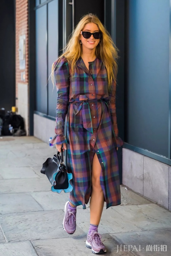 街拍潮人秋季长袖连衣裙搭配 这些美美的裙子怎么搭都好看