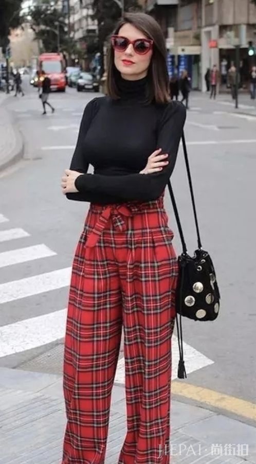 欧美街拍示范 针织衫和阔腿裤怎么搭气场十足