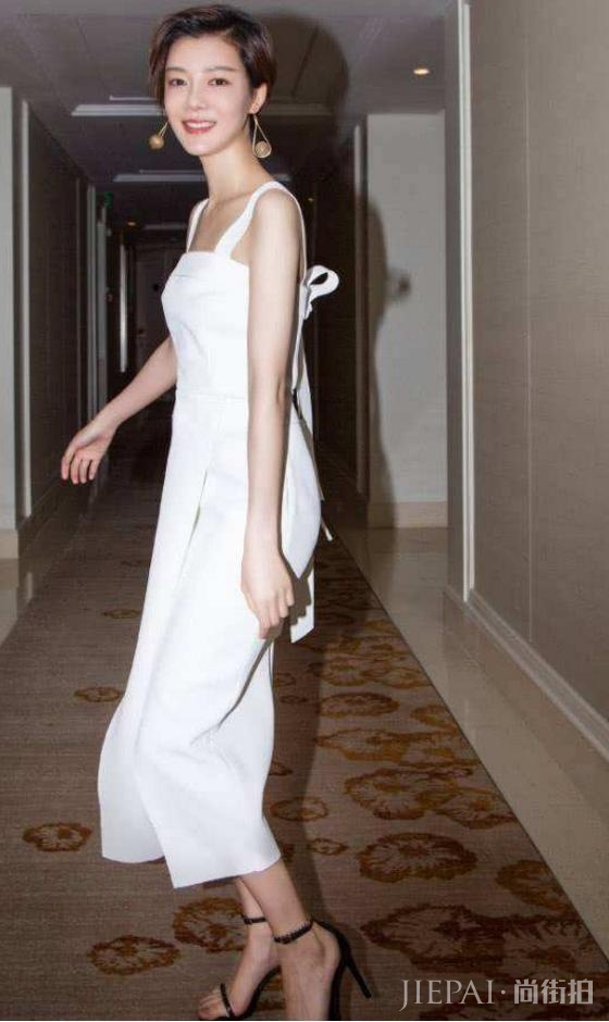 还是许晴时尚大气,49岁仍从容如少女