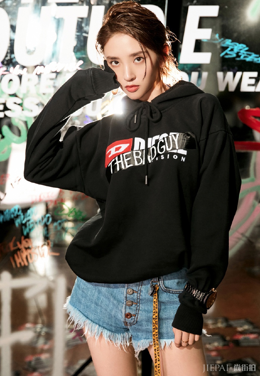 学唐艺昕秋冬这样穿衣打扮变的美美的