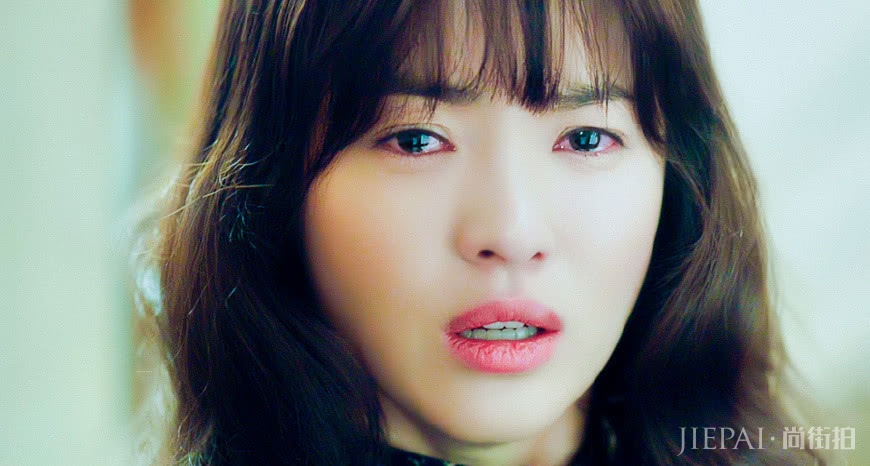 宋慧乔短发搭粉色连衣裙，清纯少女秒变职场女强，新剧照再度惊艳