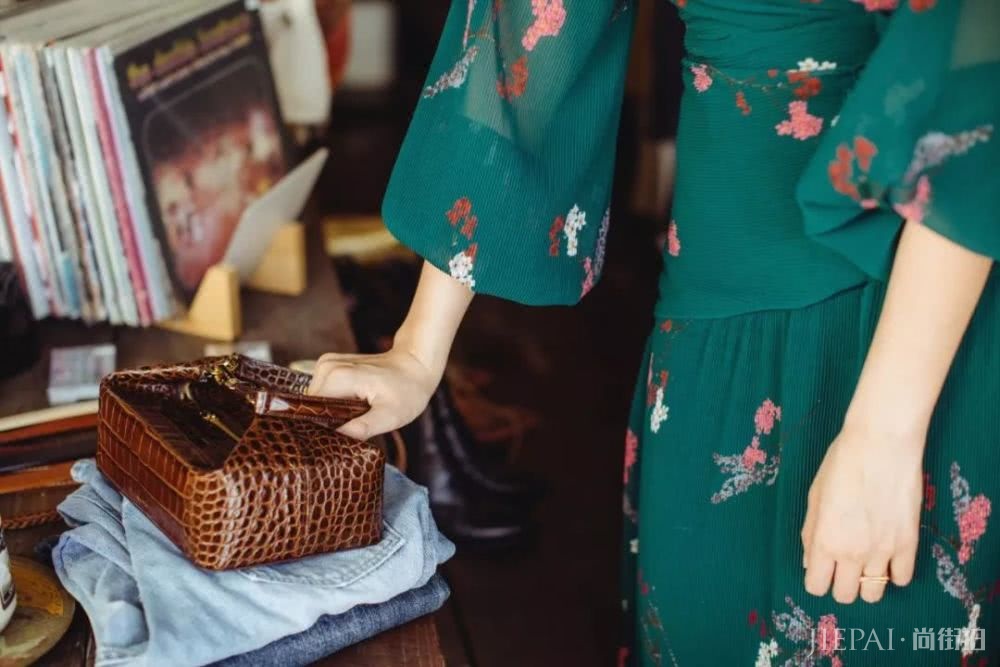 时尚博主示范 这些好看的单品陪我过秋冬