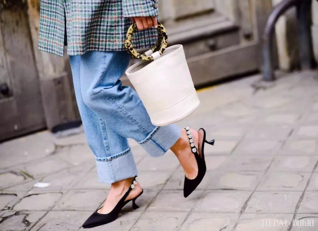 还在穿紧身裤?今秋这条“不正经”的裤子才最火!