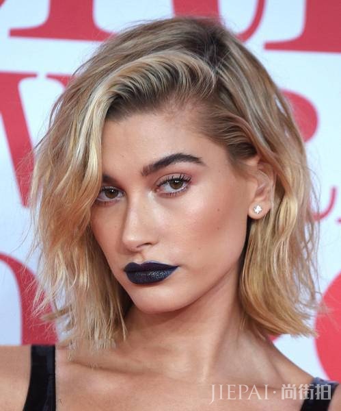 卸妆秒变巫婆？ 蔡依林baby娜扎教你万圣节“巫婆色”唇膏扮鬼