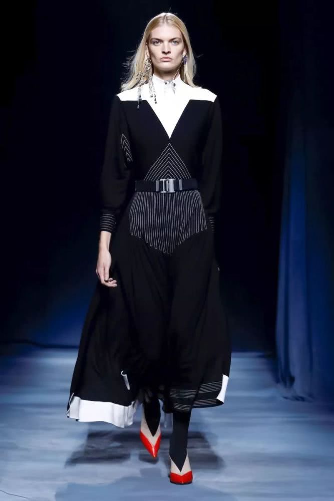 穿上这件Givenchy,你是来打胜仗的