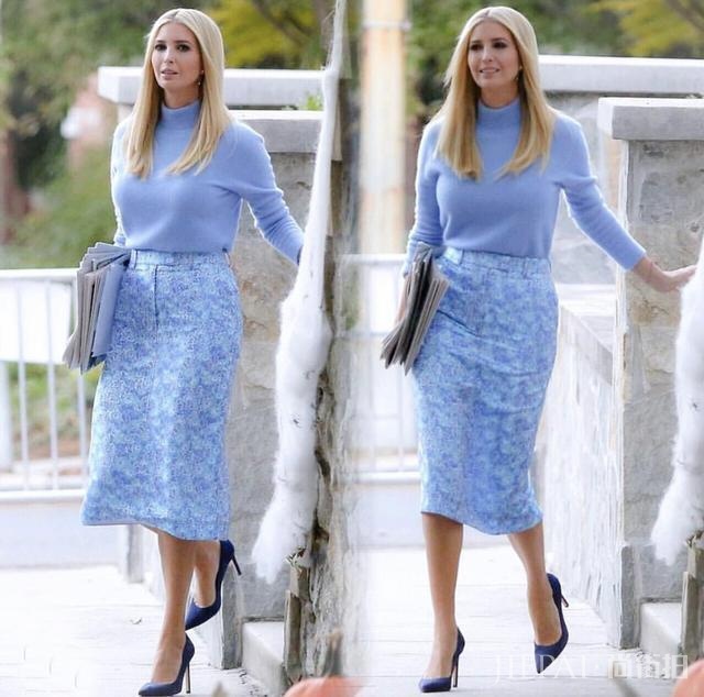 伊万卡旧衣新穿，一件蓝色印花裙衬衣换毛衣搭配，反而美得更高级