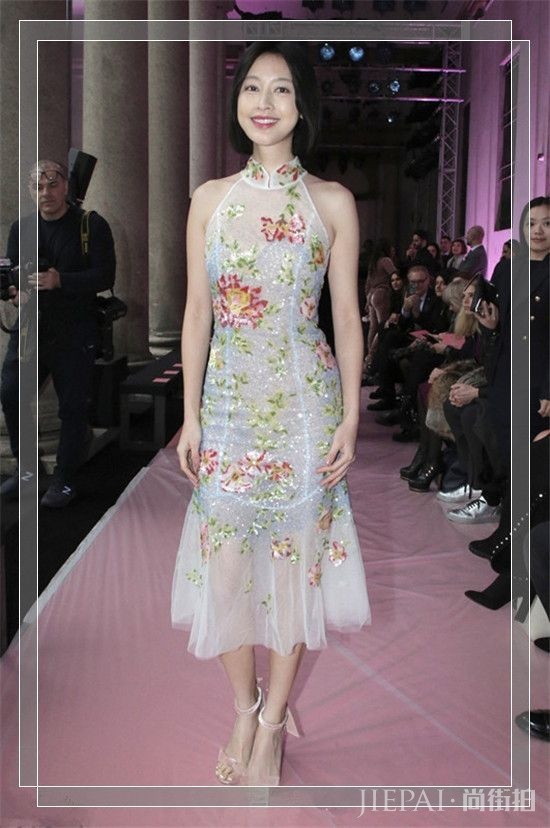 张俪为博眼球拼了！大冷天也要露腰秀腿！