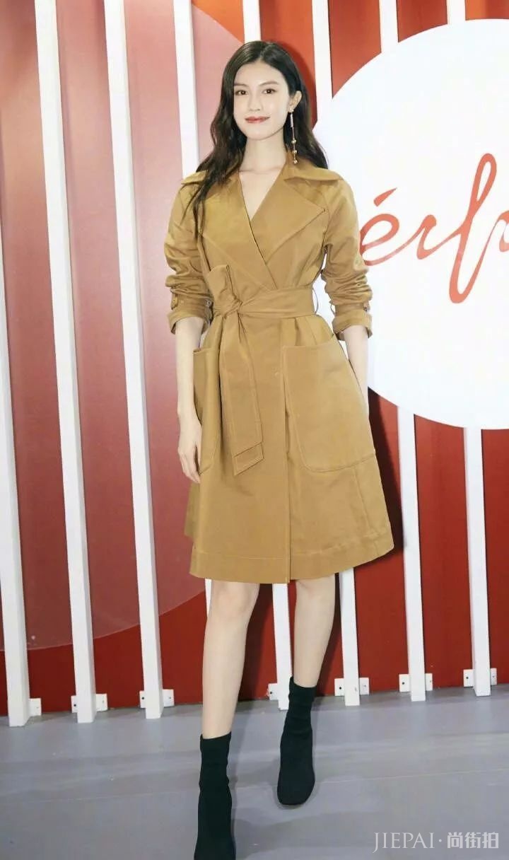 也就何穗这样的身材敢穿这件衣服了，不仅瘦还女人味十足！