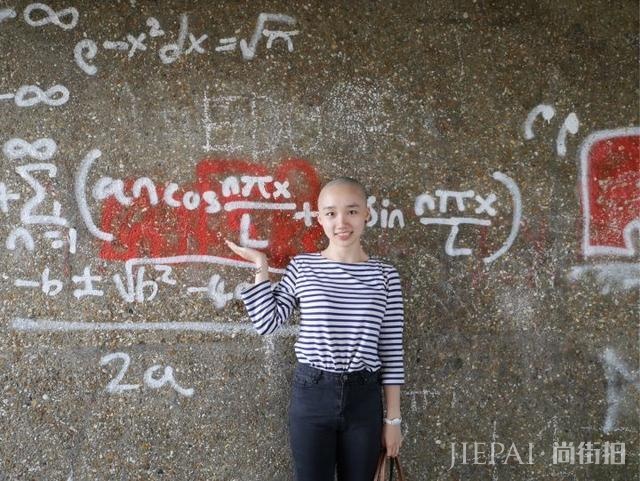 女生光头是种什么体验？从光头长到头发可以见人需要多久？