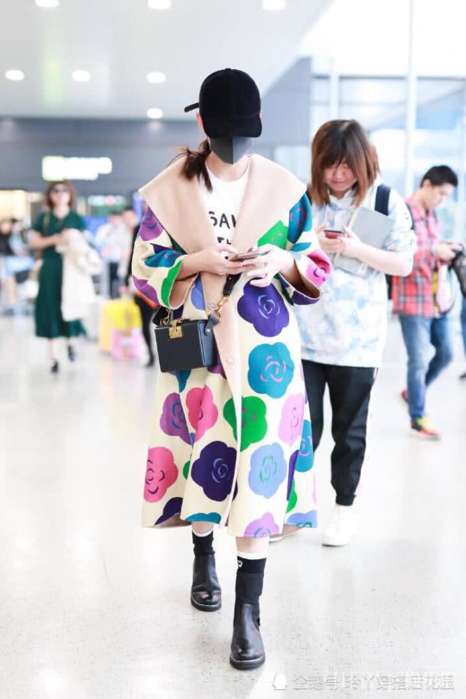 陈乔恩太会搭，这么俗气的大衣居然也穿出了小清新少女感