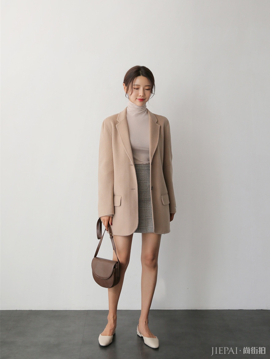 秋冬女生穿什么颜色的衣服好看