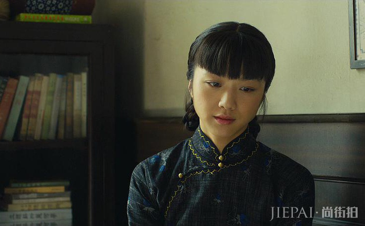 有一种气质叫汤唯,再老气的旗袍穿在她身上,都有一种高级感!