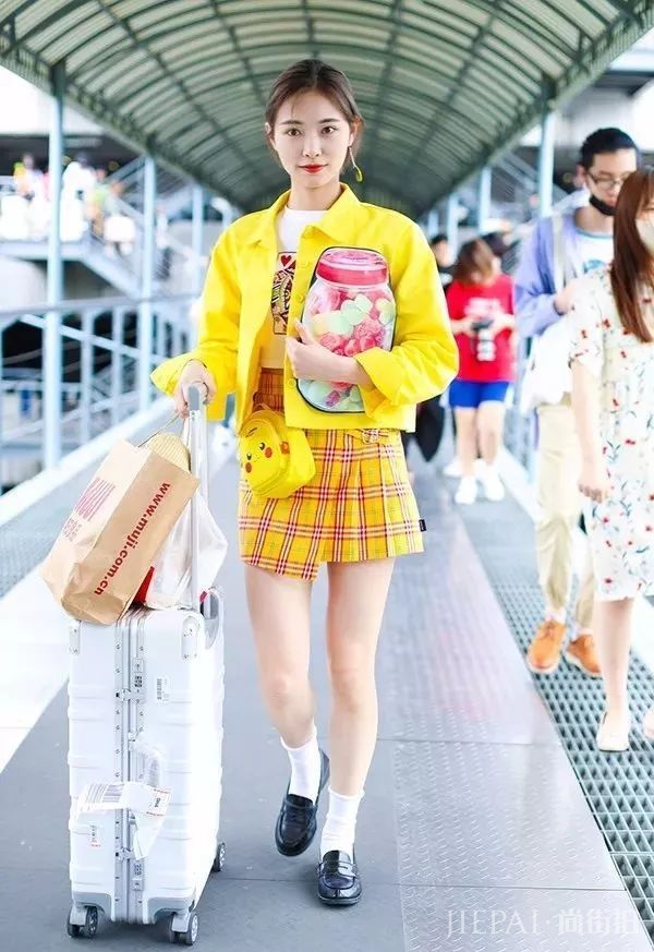 小个子如何选牛仔颜色，穿上才最显白显瘦？