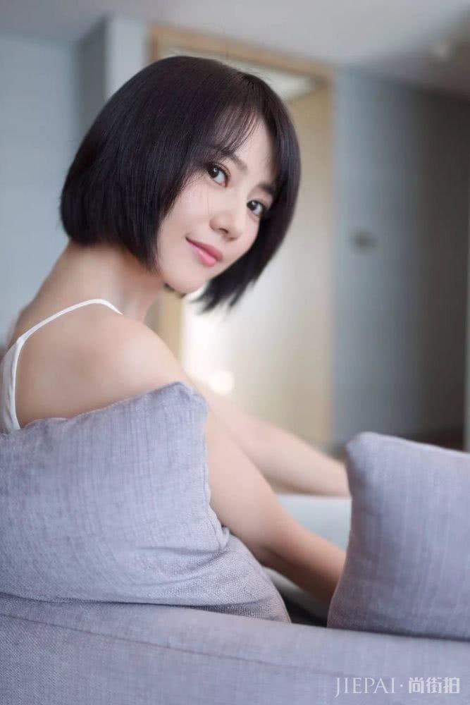 放弃卷发直发吧!今年这款“初恋”发型才是王道