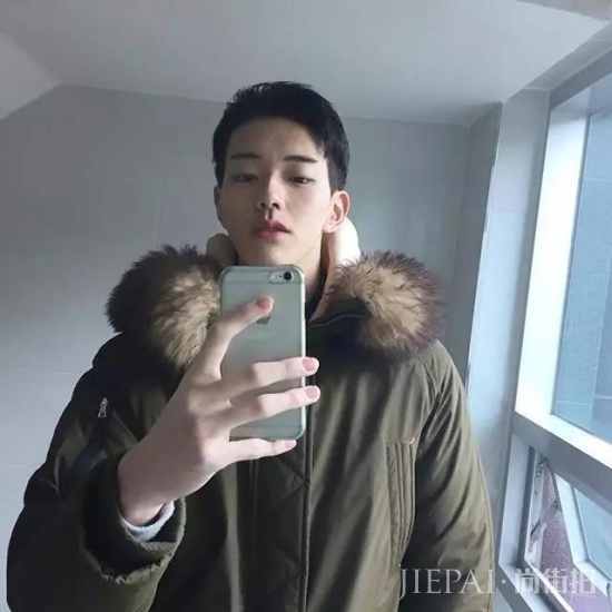 单眼皮男生留什么发型好看 单眼皮男生的发型选择