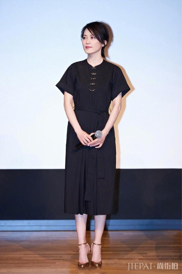 俞飞鸿简单黑白色就穿出了高级感,气质别人模仿不来