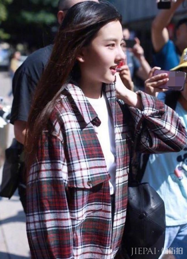宋祖儿大学生活太美好爆肥7斤 网友:脸越来越大了
