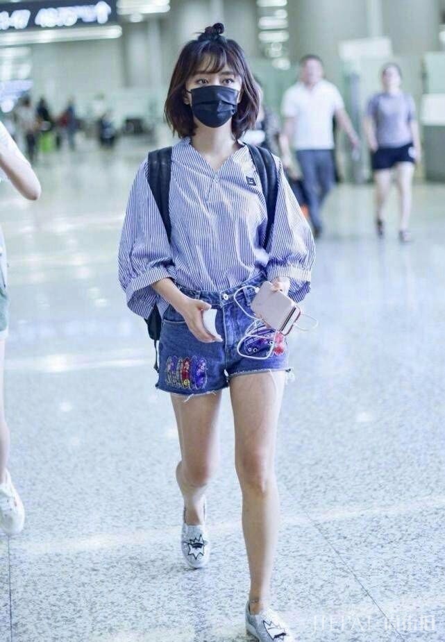 谭松韵就算穿成“小矮人”也要挑战这种大衣