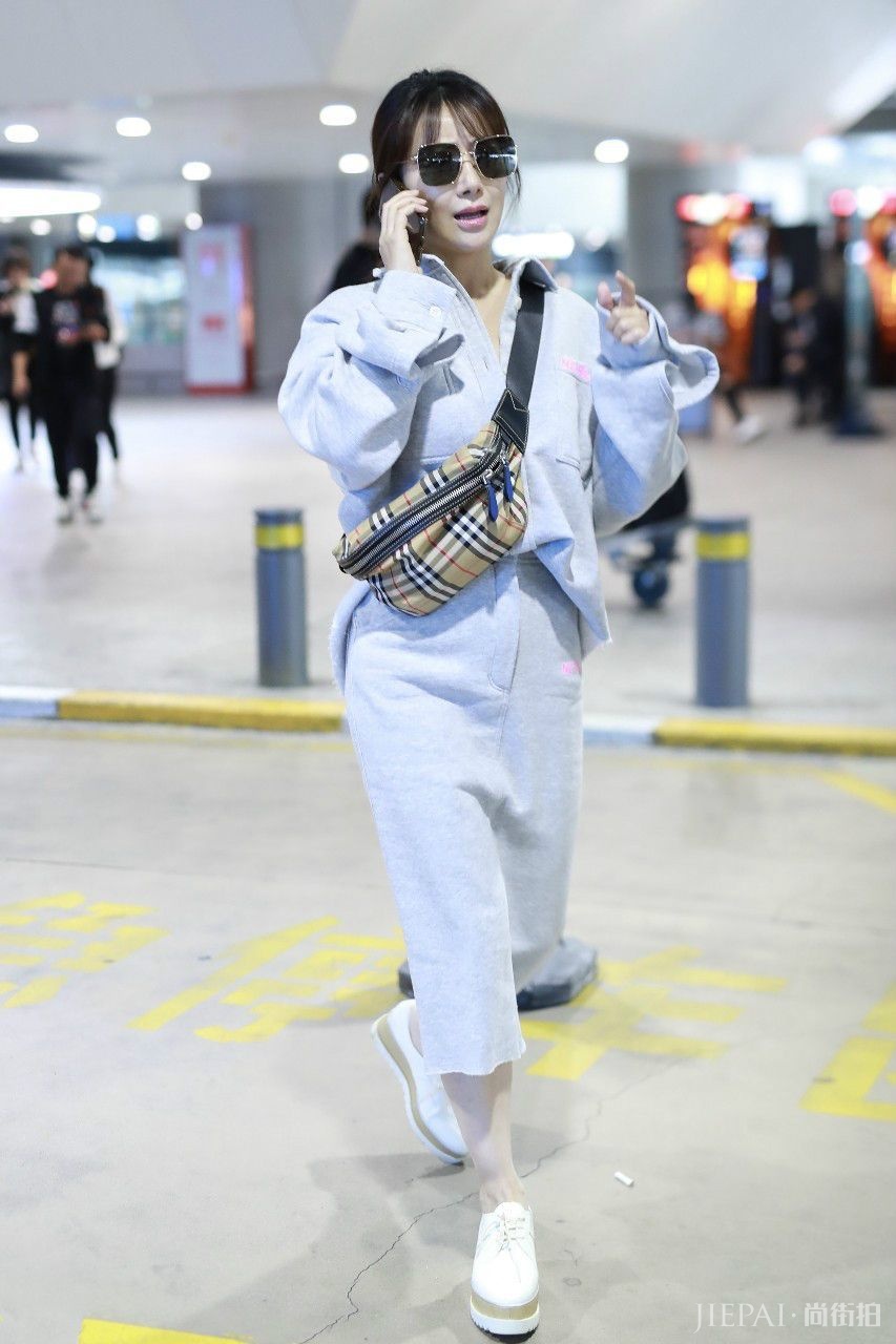 40岁陈紫函包臀现身机场,网友:这才适合女生的正确打开方式!
