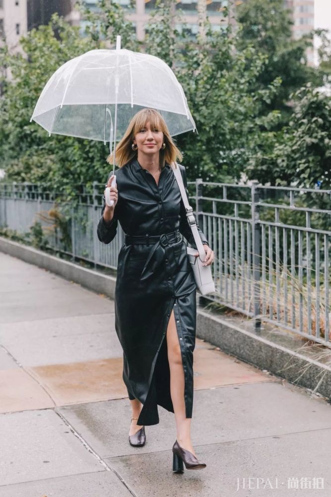 看完这么多街拍风格 还是黑色最显高级大气