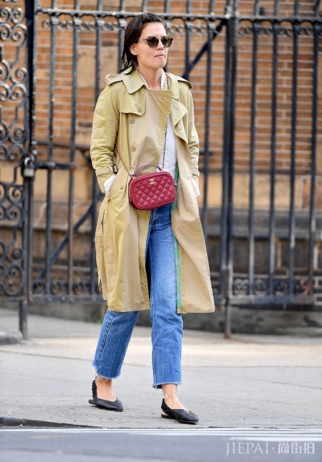 小苏瑞不穿粉色美回小时候，40岁阿汤嫂油头配风衣衣品一言难尽