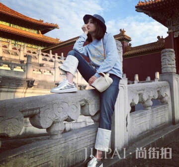 袁姗姗搭配波点纱质长裙,一秒年轻10岁,少女感立显又优雅大气