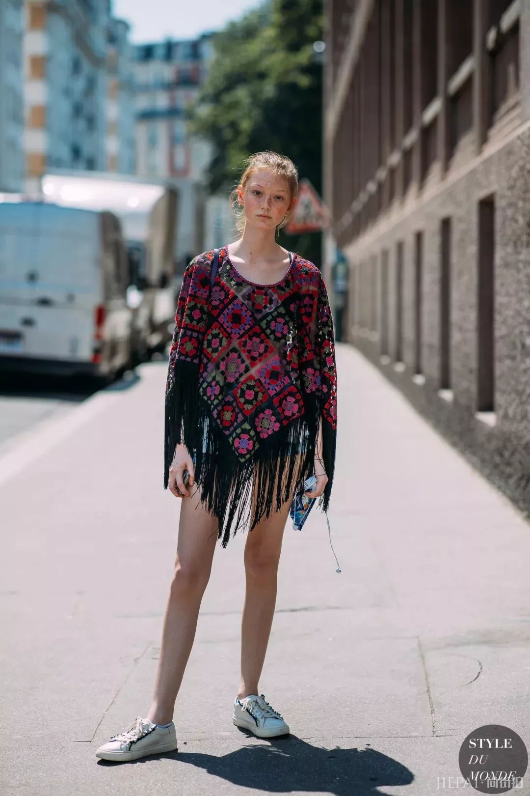 针织衫是秋冬季的标配,但这样搭会更加时髦有气质哟