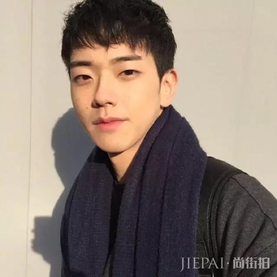 单眼皮男生留什么发型好看 单眼皮男生的发型选择