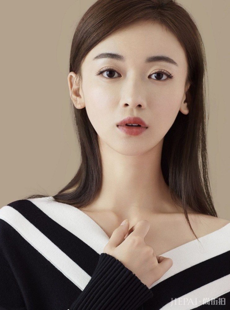 崔雪莉这是什么情况？?这次的造型翻车了...