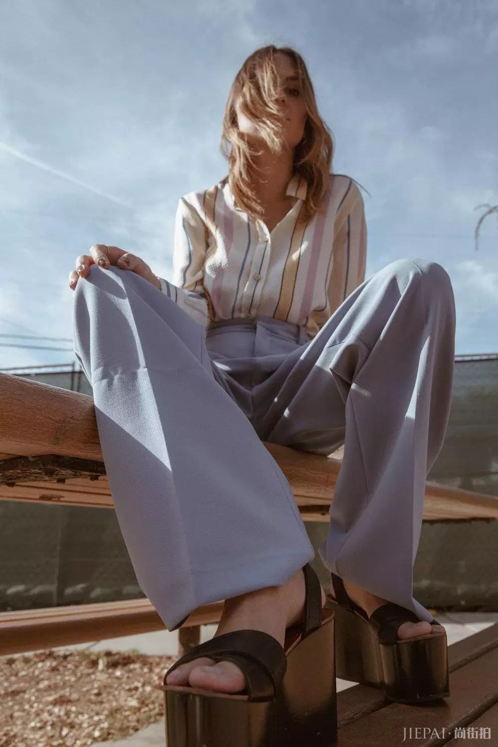 衬衫和九分裤这样搭,让秋天的你在职场更时髦!