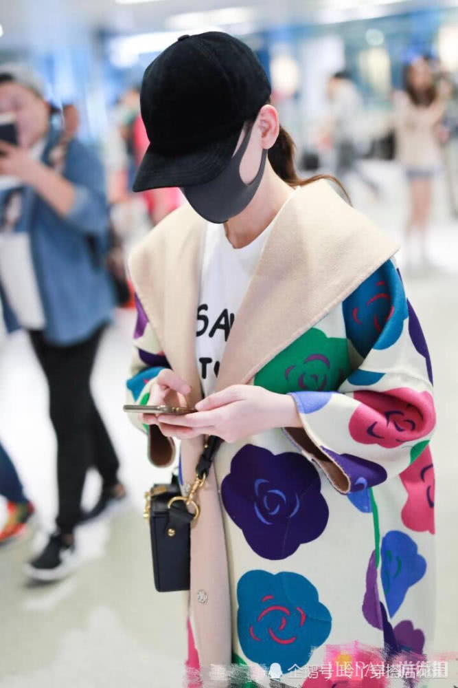 陈乔恩太会搭，这么俗气的大衣居然也穿出了小清新少女感