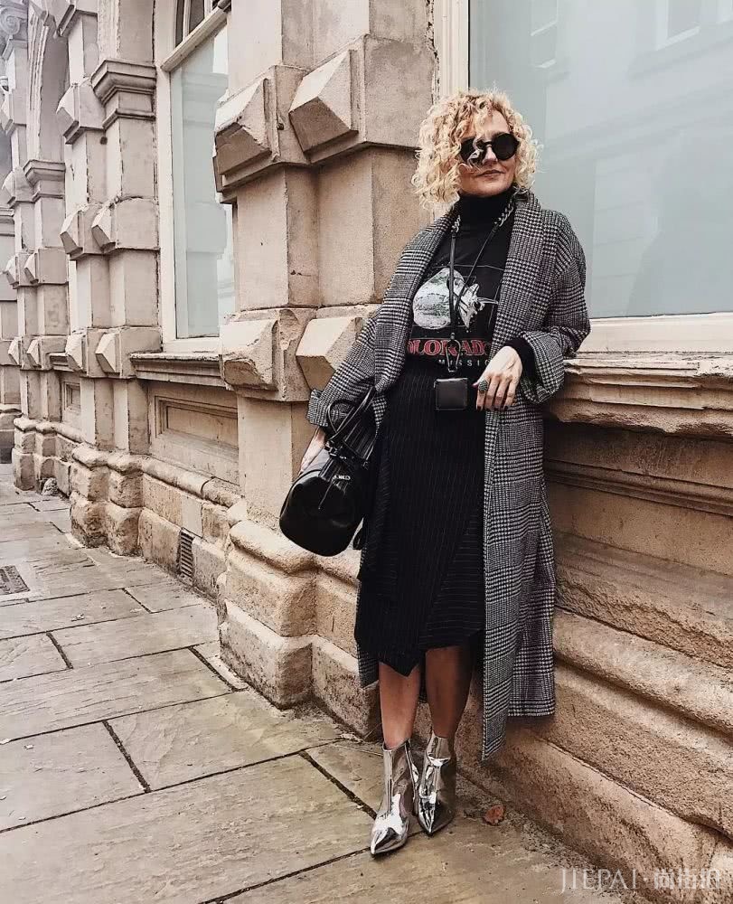 时尚圈的黑科技挂脖包你尝试过吗?