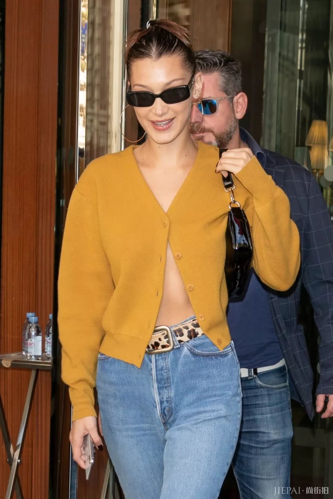 复古风盛行的当下，看欧美明星和街头潮人背这样的包包更出彩