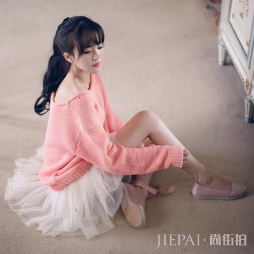 毛衣搭配半身纱裙,清新又减龄,入冬前再做一次小仙女