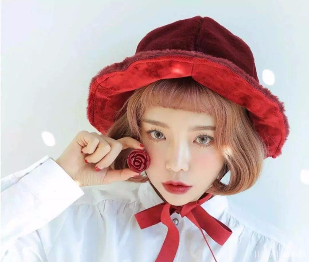 秋天给自己剪个“半额头”短发吧,轻松变女神