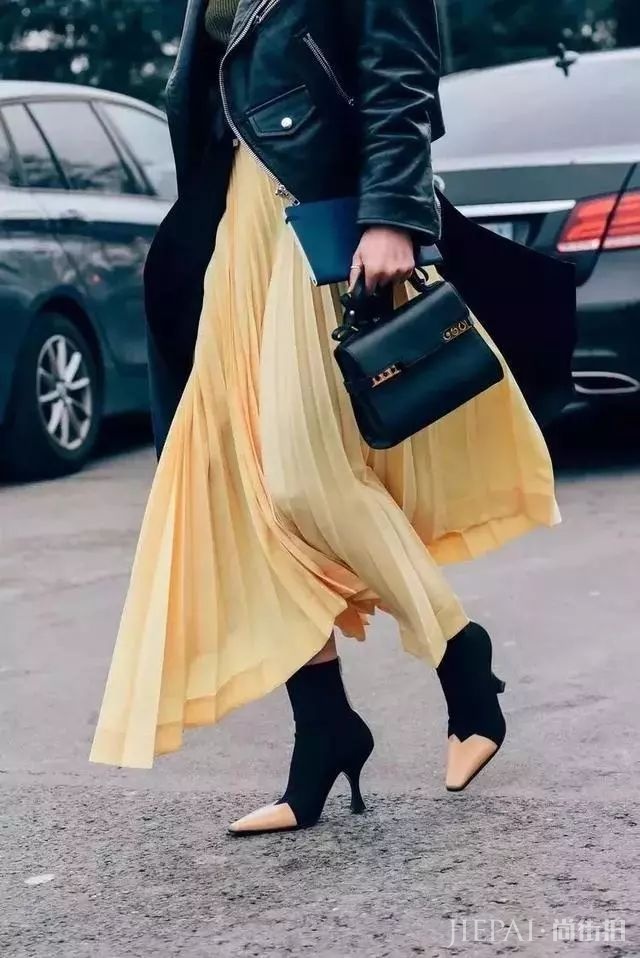 街头潮人告诉你 秋冬季度穿这6条裙子,美过一整年