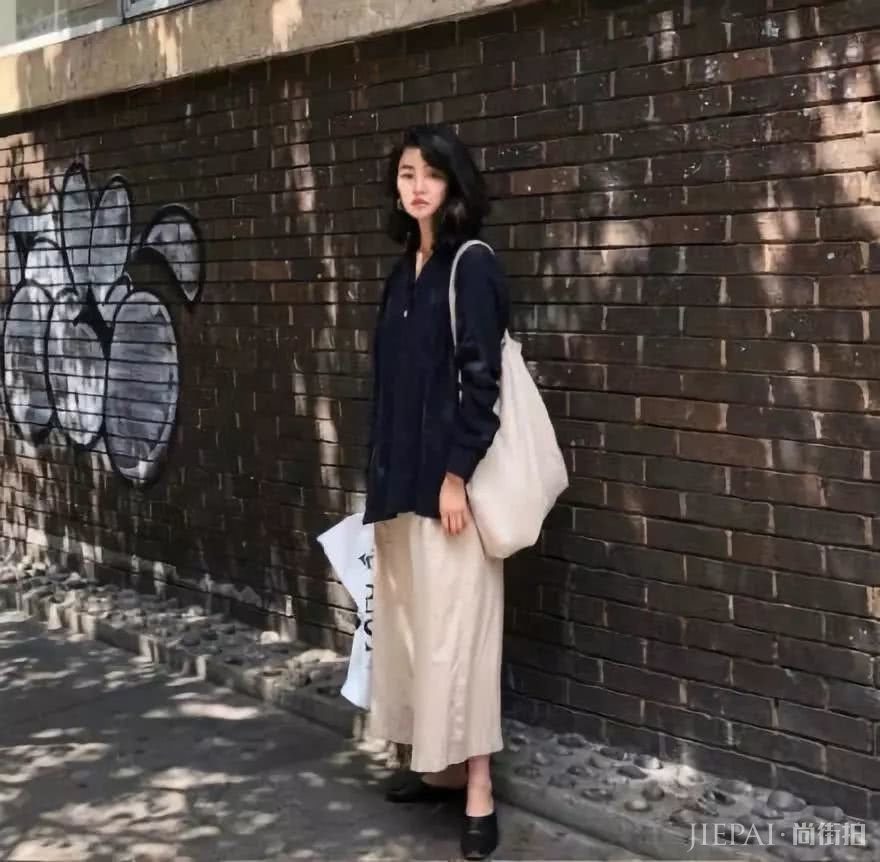 中性西装配偏分短发是绝配,复古风不好演绎,能撑起来的都是有颜值的小姐姐